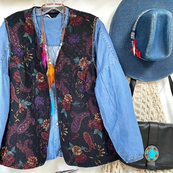 ✨ MADE in CANADA upcycled vintage quilted boho vest w paisley southwestern vibe - Picture 7 of 14